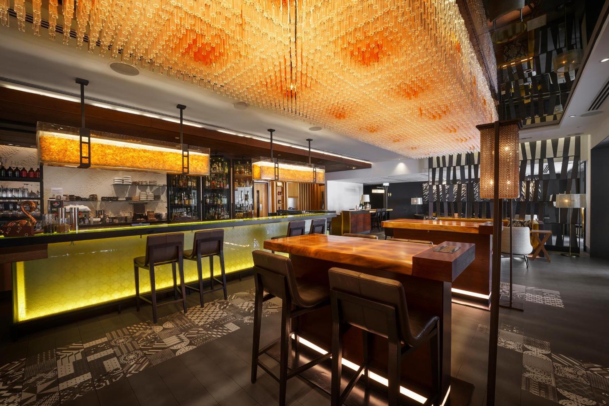 Swissotel The Stamford Khách sạn 5*