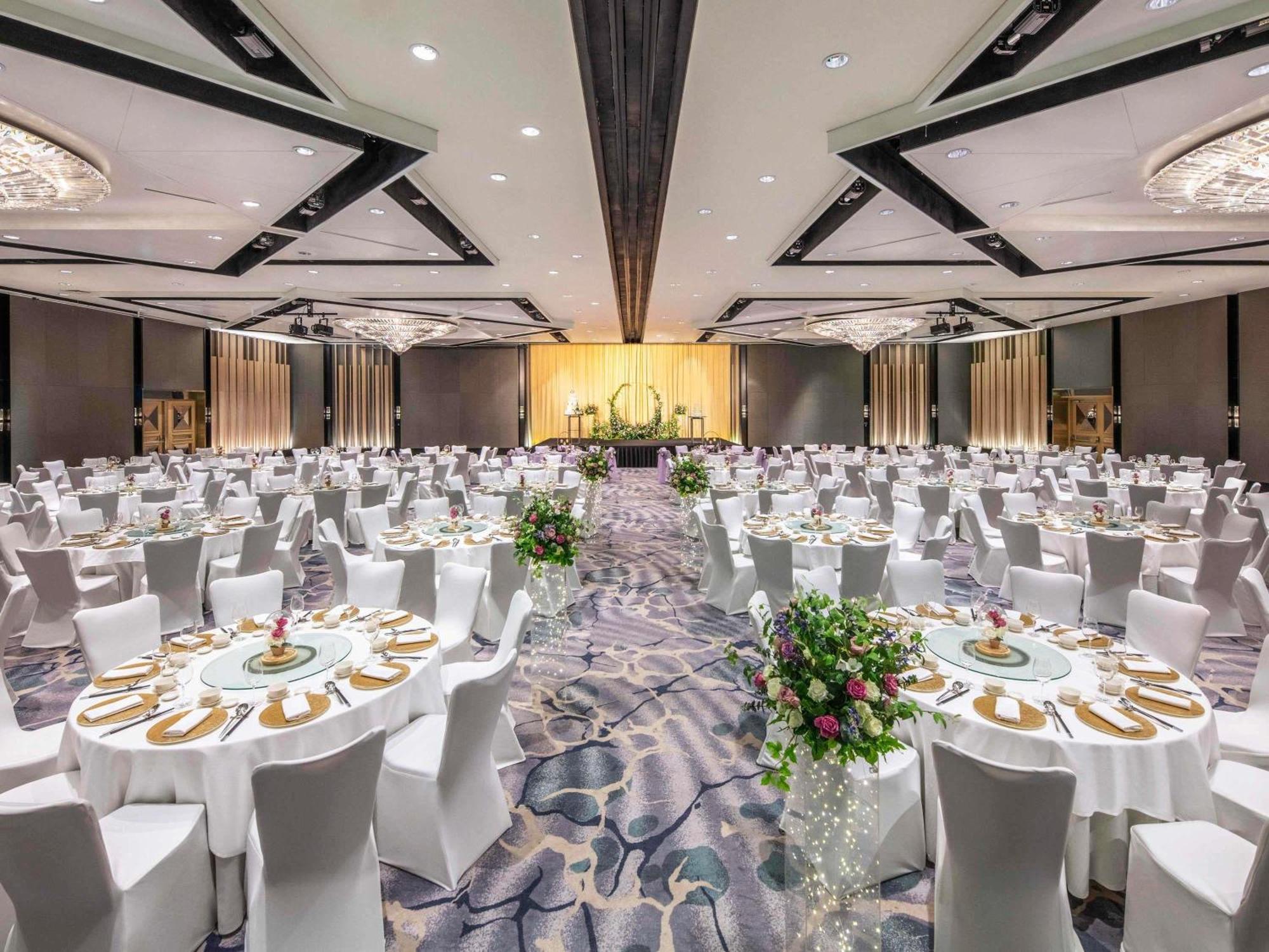 Khách sạn Swissotel The Stamford 5*