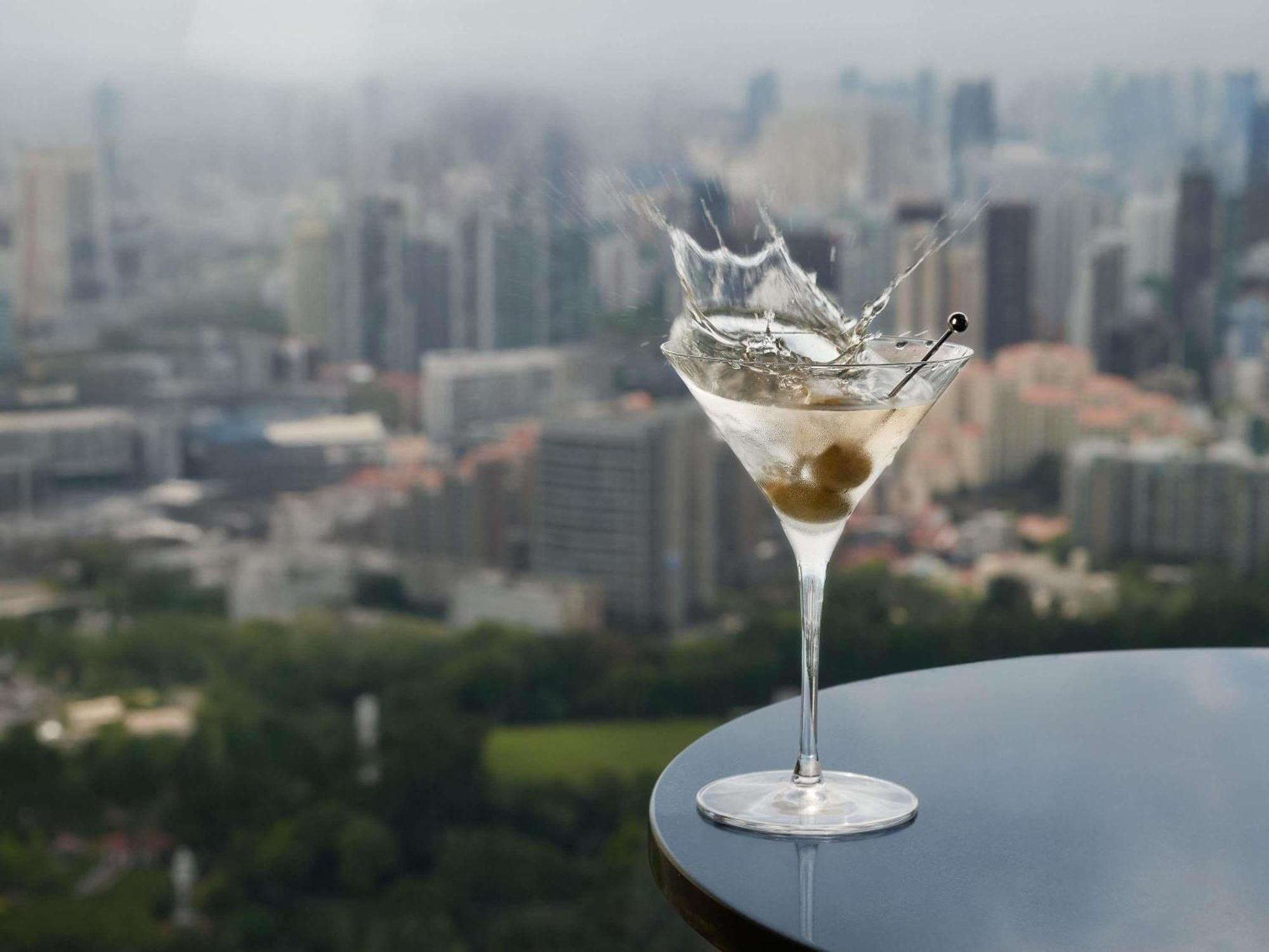 Swissotel The Stamford Khách sạn 5*