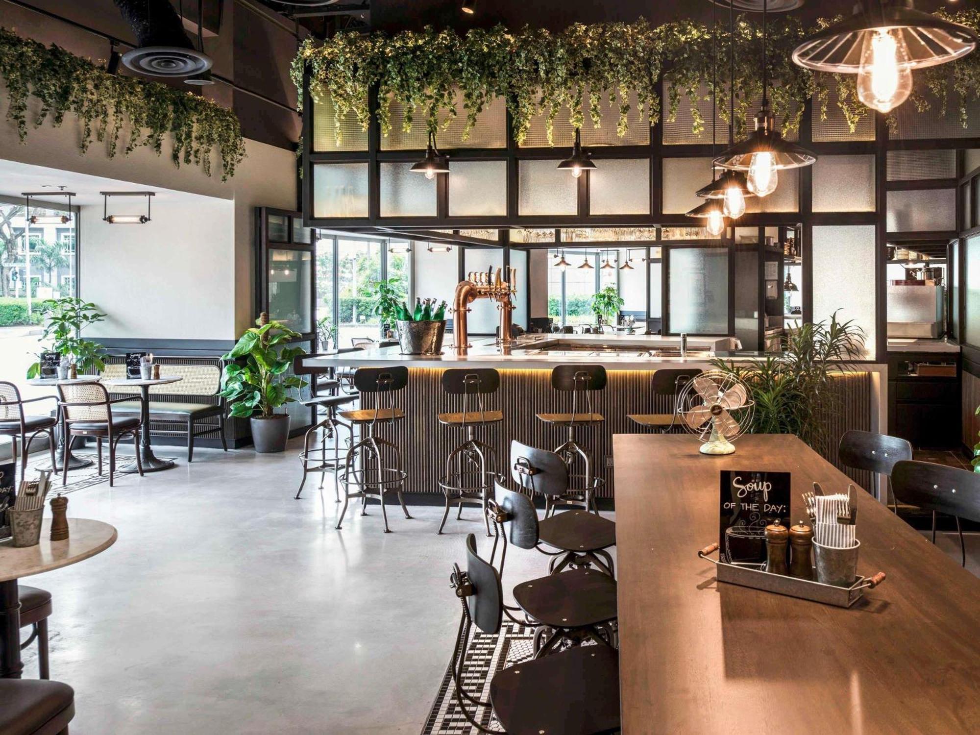 Khách sạn Swissotel The Stamford 5*